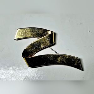 Vintage 1980s 1990s Monet Zigzag gold brooch, contemporary, office jewelry